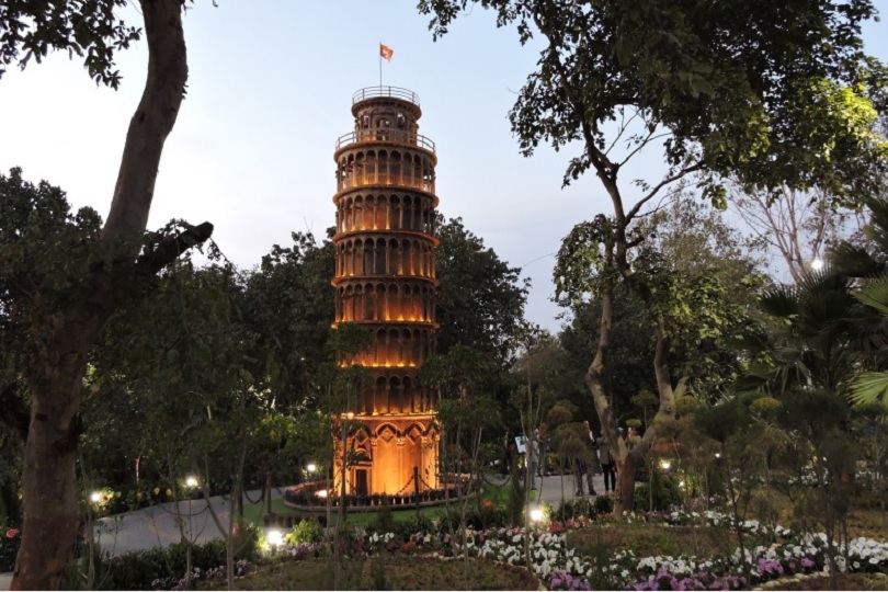 Wonder Park in Delhi Leaning Tower of Pisa