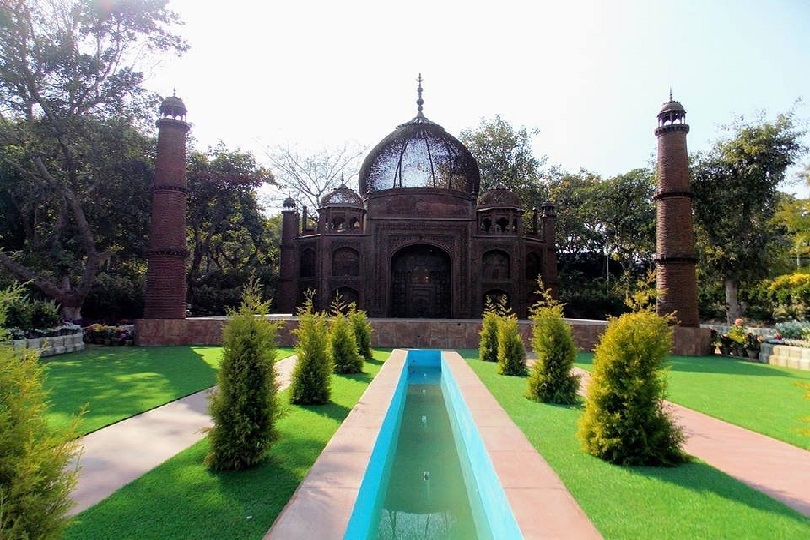 Wonder Park in Delhi Taj Mahal